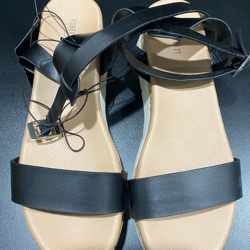 Chunky sandals ankle clasp Sz 8